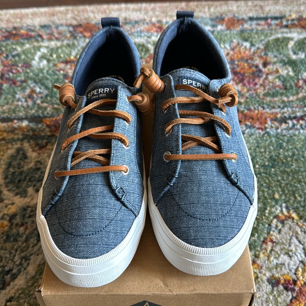 SPERRY WOMENS CREST STRIPE NAVY IN SZ 7 1/2…NIB…VERY NICE AND COMFORTABLE!!!